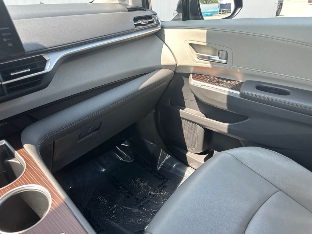 2021 Toyota Sienna XLE 8 Passenger