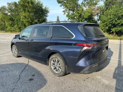 2021 Toyota Sienna XLE 8 Passenger