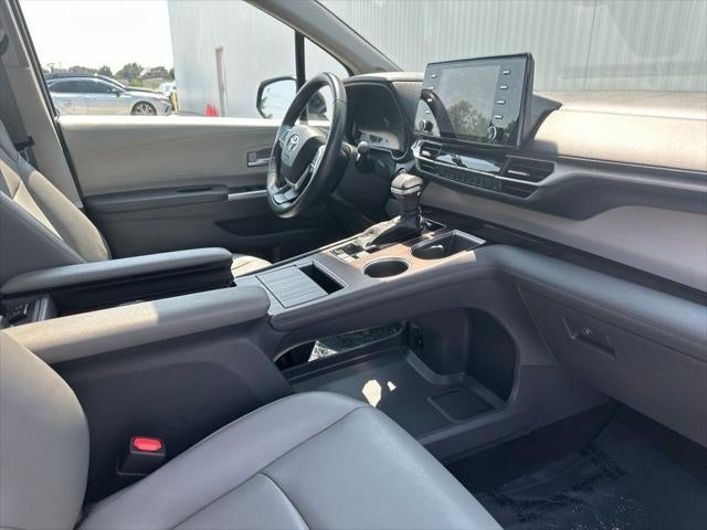 2021 Toyota Sienna XLE 8 Passenger
