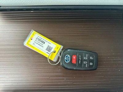 2021 Toyota Sienna XLE 8 Passenger