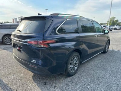 2021 Toyota Sienna XLE 8 Passenger