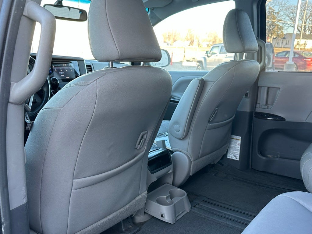 2015 Toyota Sienna XLE 8 Passenger