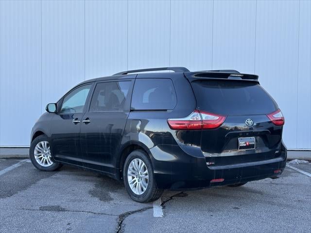 2015 Toyota Sienna XLE 8 Passenger