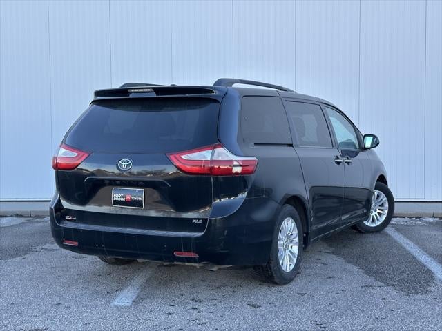 2015 Toyota Sienna XLE 8 Passenger