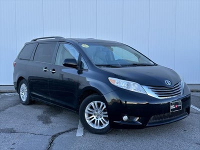 2015 Toyota Sienna XLE 8 Passenger