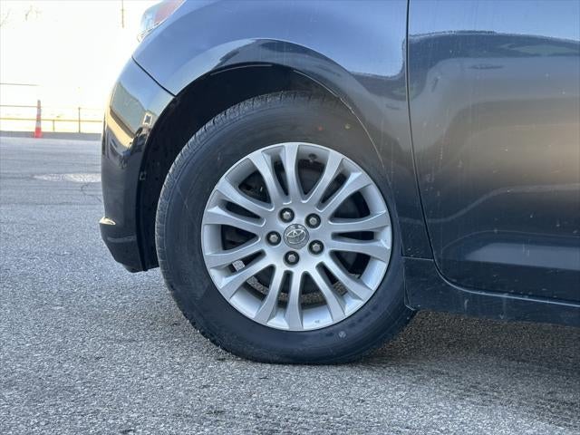 2015 Toyota Sienna XLE 8 Passenger