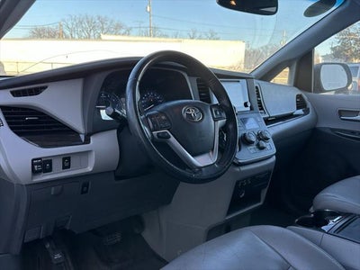 2015 Toyota Sienna XLE 8 Passenger