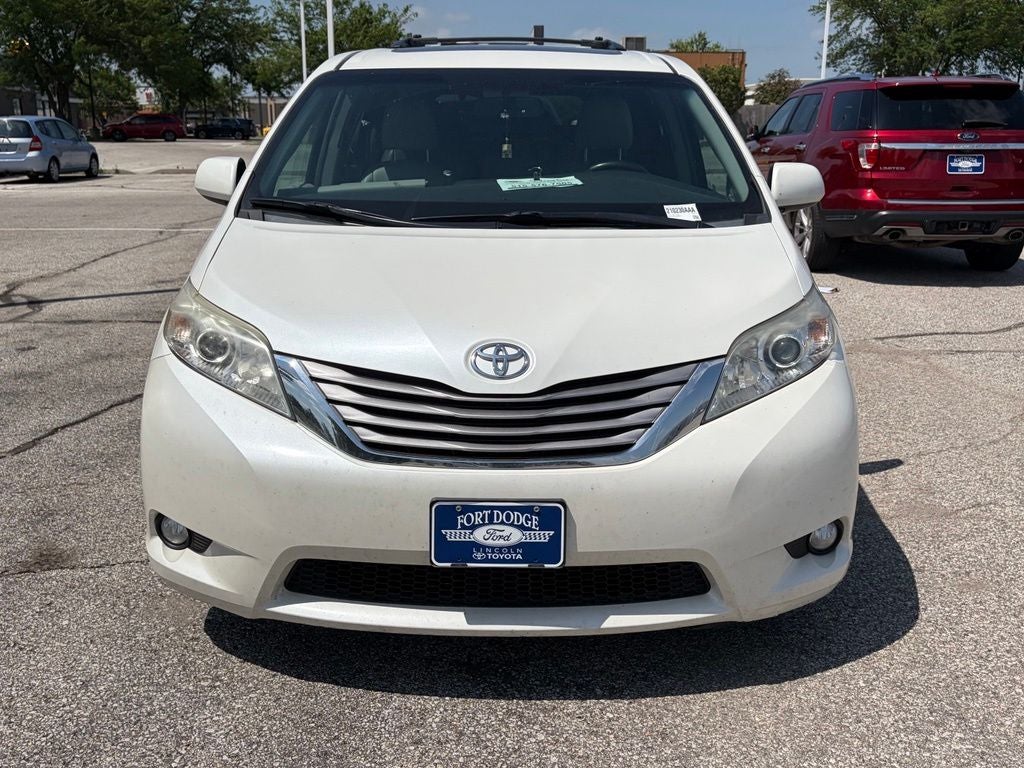 2015 Toyota Sienna XLE 8 Passenger