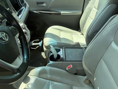 2015 Toyota Sienna XLE 8 Passenger