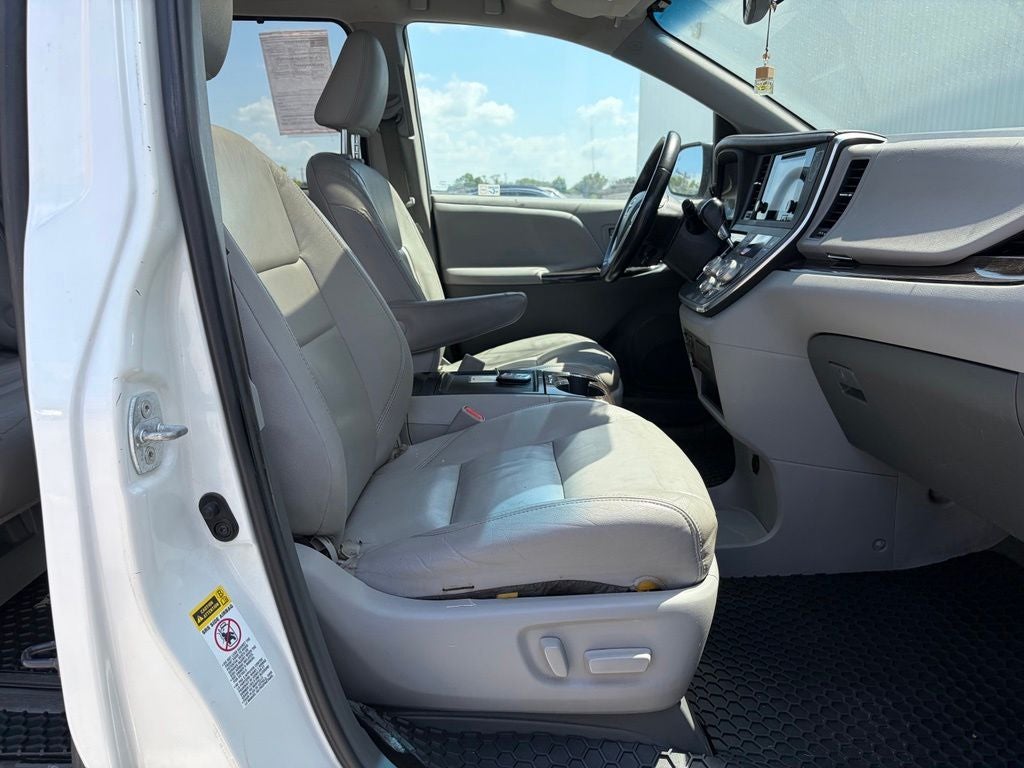 2015 Toyota Sienna XLE 8 Passenger