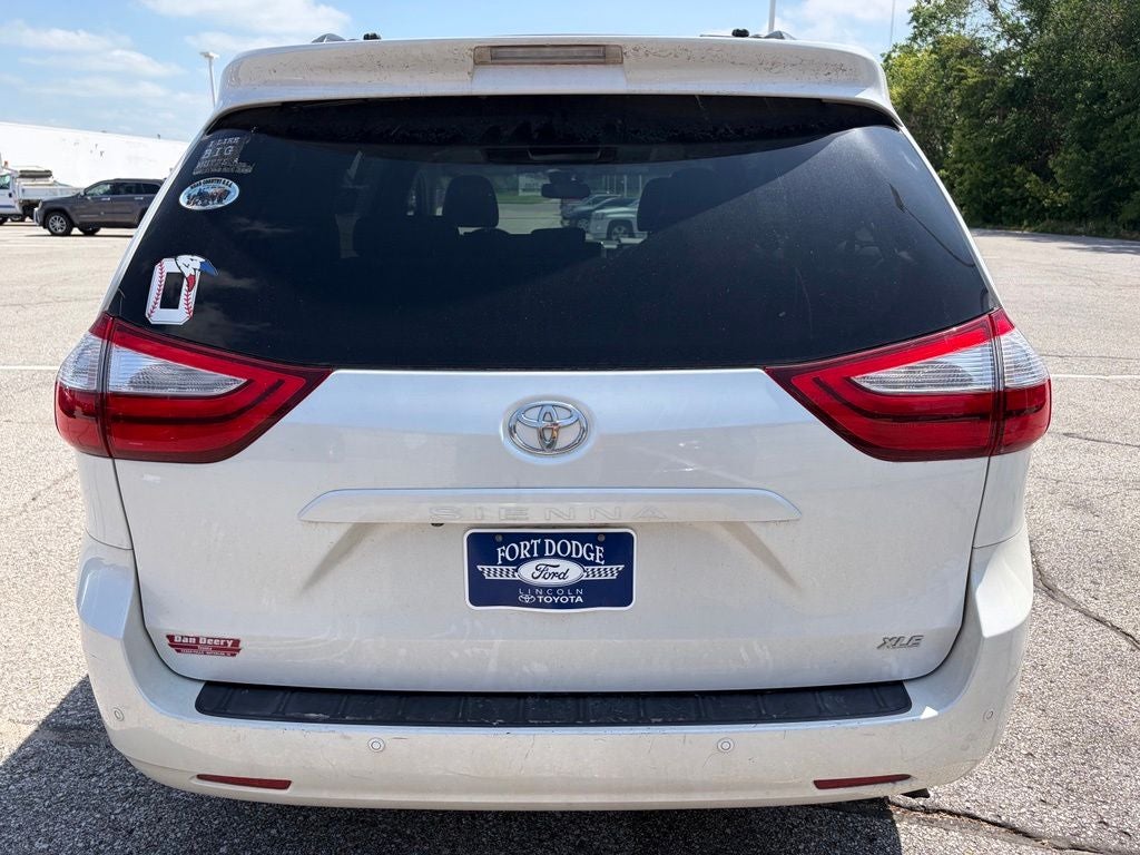 2015 Toyota Sienna XLE 8 Passenger