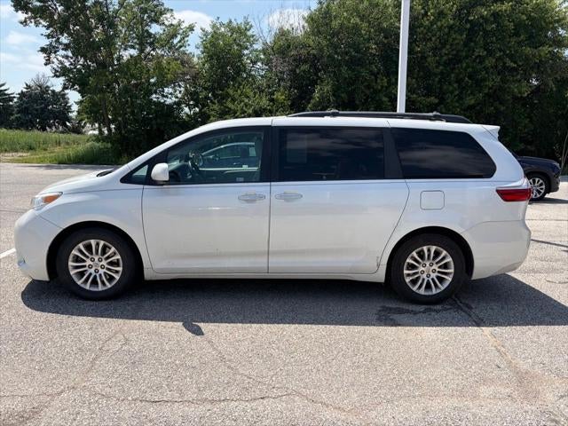 2015 Toyota Sienna XLE 8 Passenger