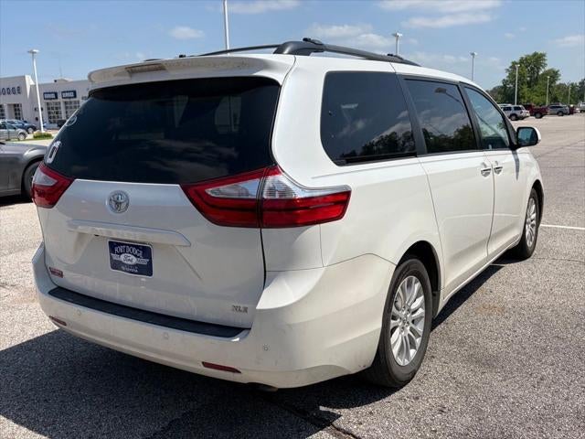 2015 Toyota Sienna XLE 8 Passenger