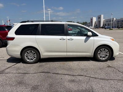 2015 Toyota Sienna XLE 8 Passenger