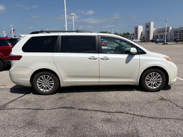 2015 Toyota Sienna XLE 8 Passenger