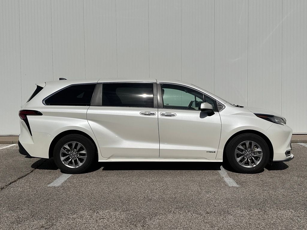 2021 Toyota Sienna XLE 7 Passenger