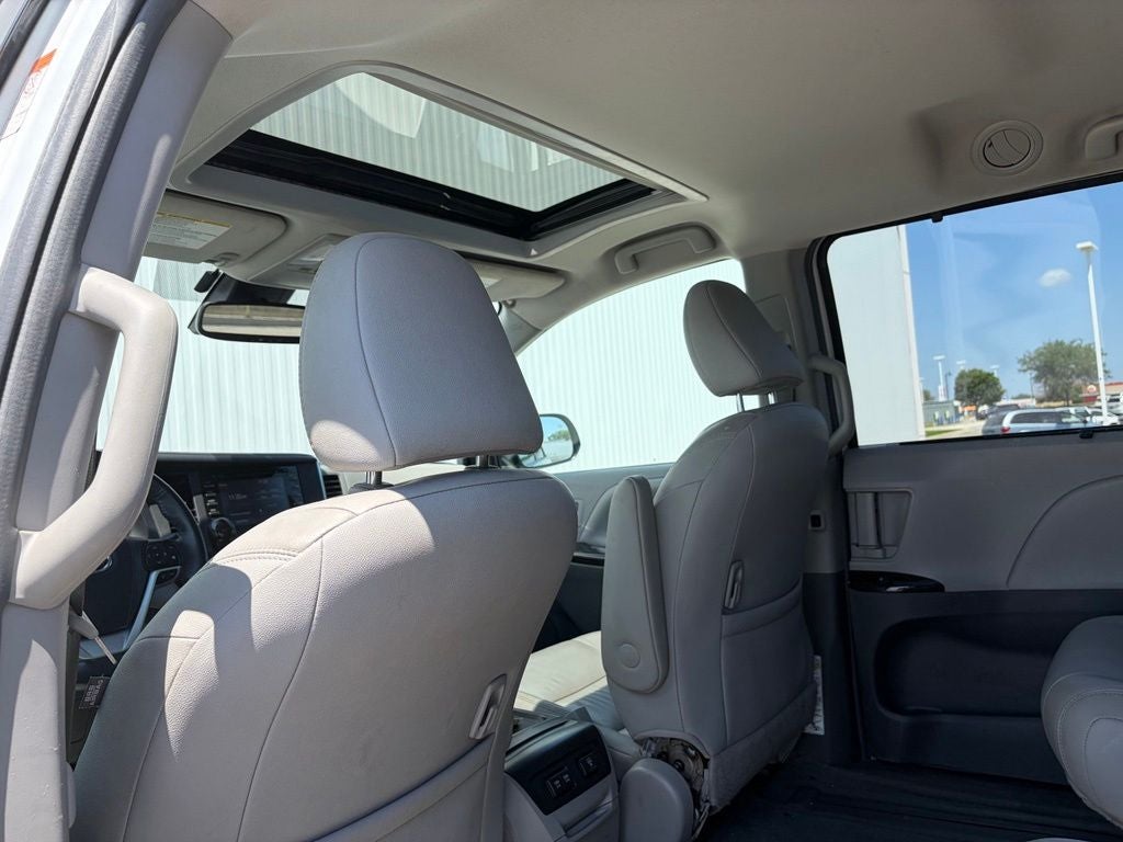 2018 Toyota Sienna XLE 8 Passenger