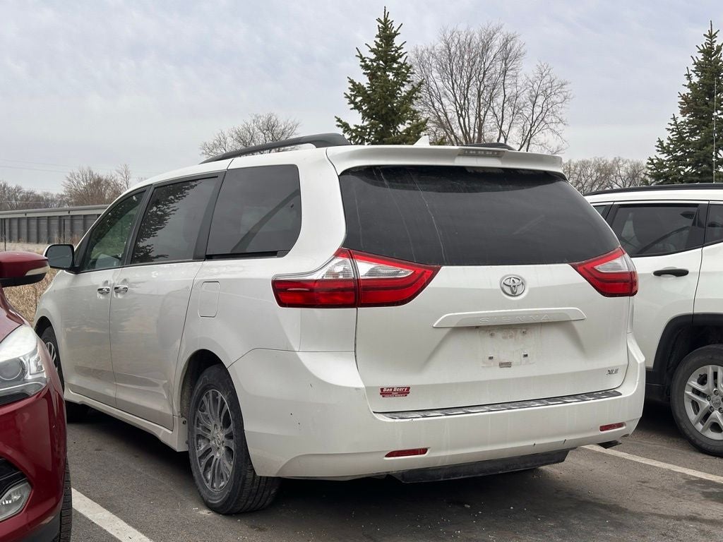 Used 2018 Toyota Sienna XLE with VIN 5TDYZ3DC5JS908151 for sale in Fort Dodge, IA