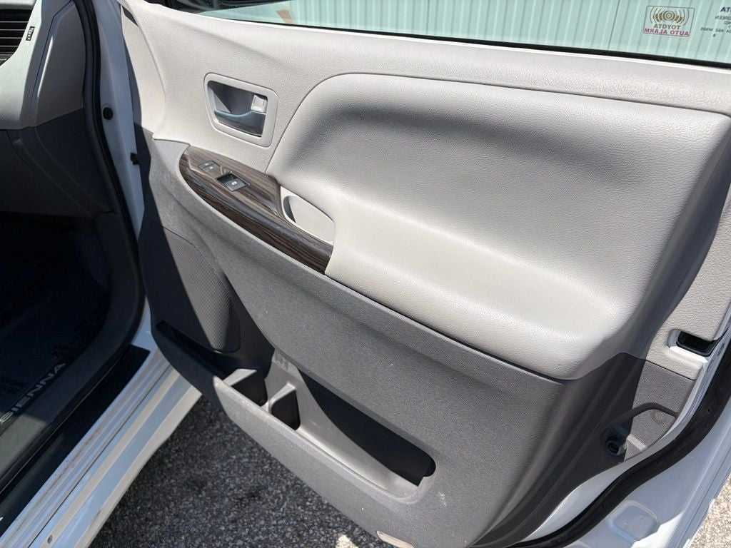 2018 Toyota Sienna XLE 8 Passenger