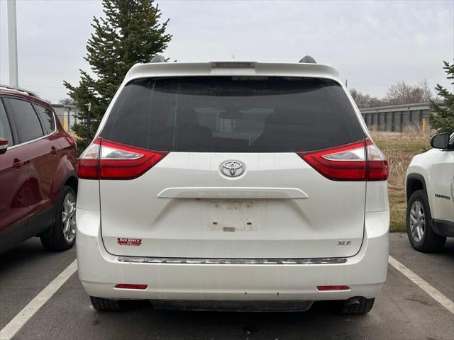 2018 Toyota Sienna XLE 8 Passenger