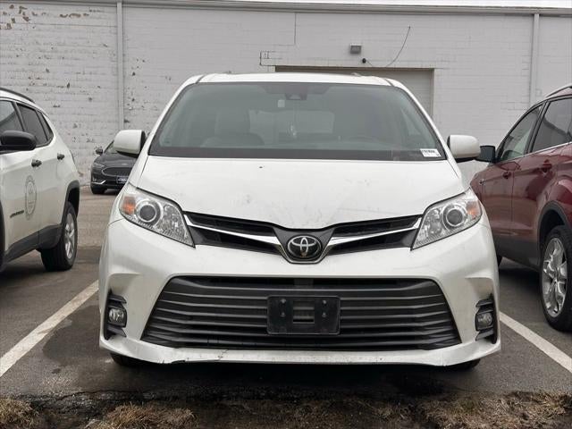 2018 Toyota Sienna XLE 8 Passenger