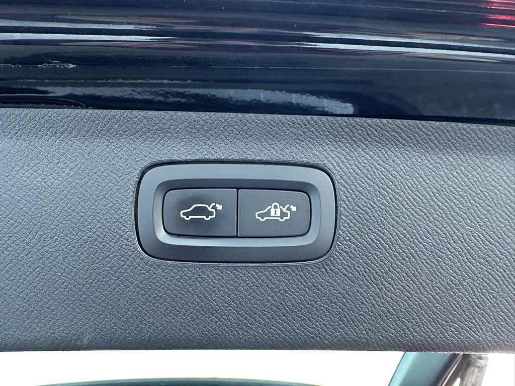 2023 Volvo XC90 B5 Core